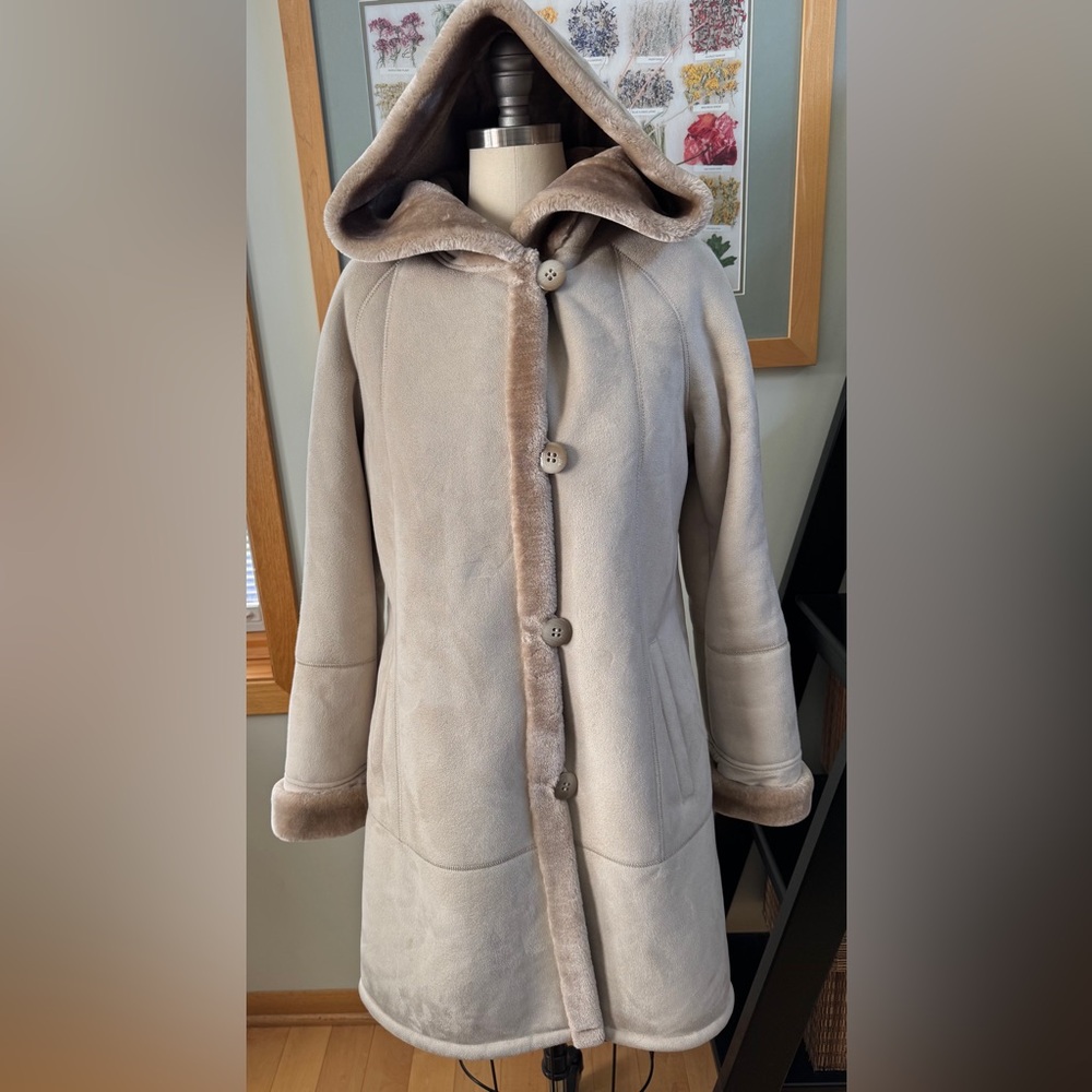 Gallery Women's Faux Suede and Fur Cozy Style Coat in Cream sized S